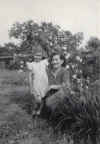 Grandma&Peggy.jpg (54913 bytes)