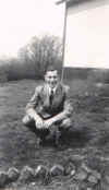 georgesquatting.jpg (65915 bytes)